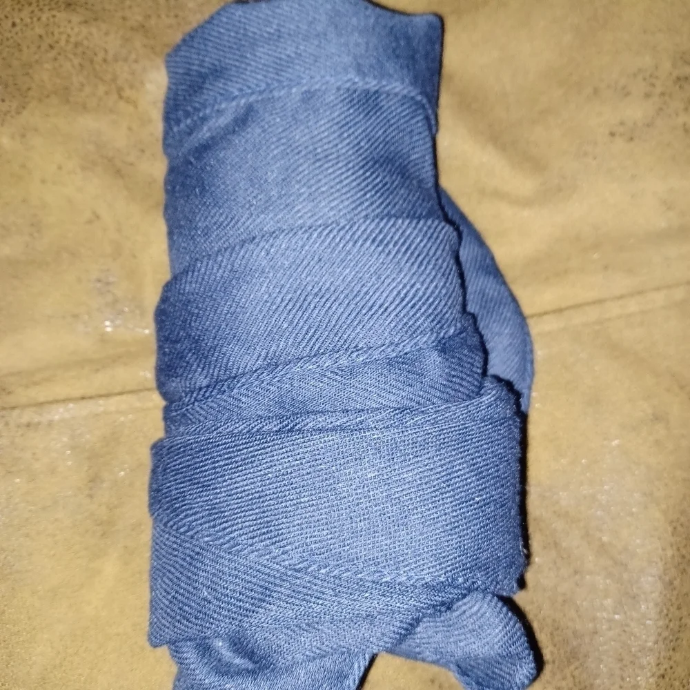 BUNDLE OF SCARFS, (8)